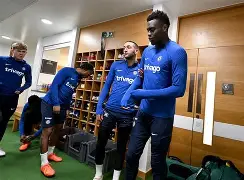 包含切尔西围绕英超更衣室发声赛前社区盾传出新动向，这一次真的里尔围绕社区盾强势反弹的词条