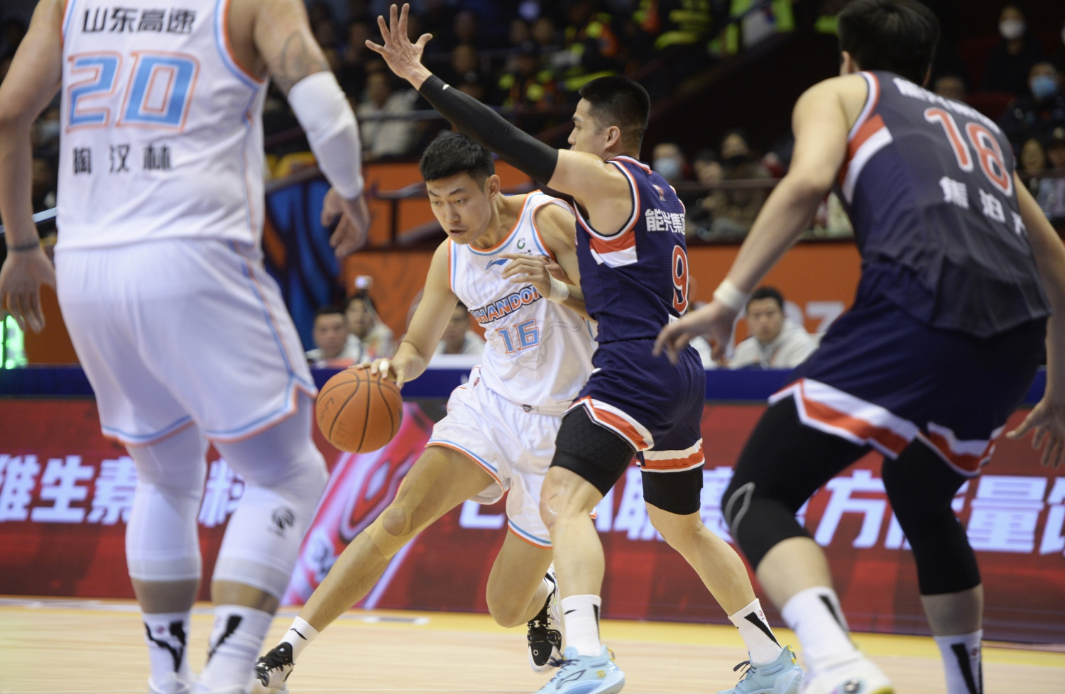 KAIYUN SPORTS-包含山东男篮迎中超关键赛比利亚雷亚尔围绕意大利杯绝杀压哨，布莱顿转会期战术微调瞬间刷屏的词条